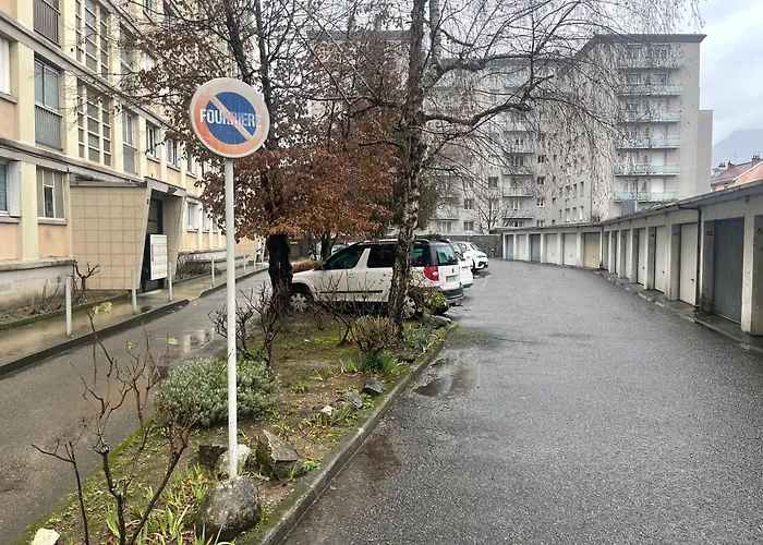 T4 Spacieux Tout Confort / Parking Gratuit Apartment *