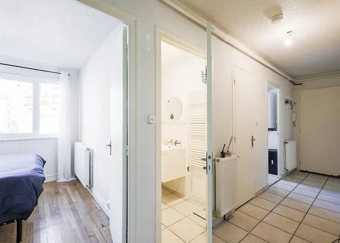 Apartment T4 Spacieux Tout Confort / Parking Gratuit *