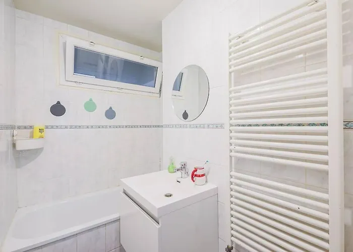 T4 Spacieux Tout Confort / Parking Gratuit Apartment *